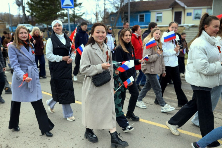 Сотрудники и ученики школы участвовали в митинге ко Дню Победы.
