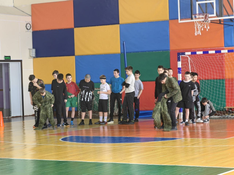 В школе прошли спортивные соревнования для мальчиков 5-7 классов.