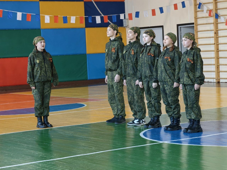 В школе прошёл смотр строя и песни (копия).